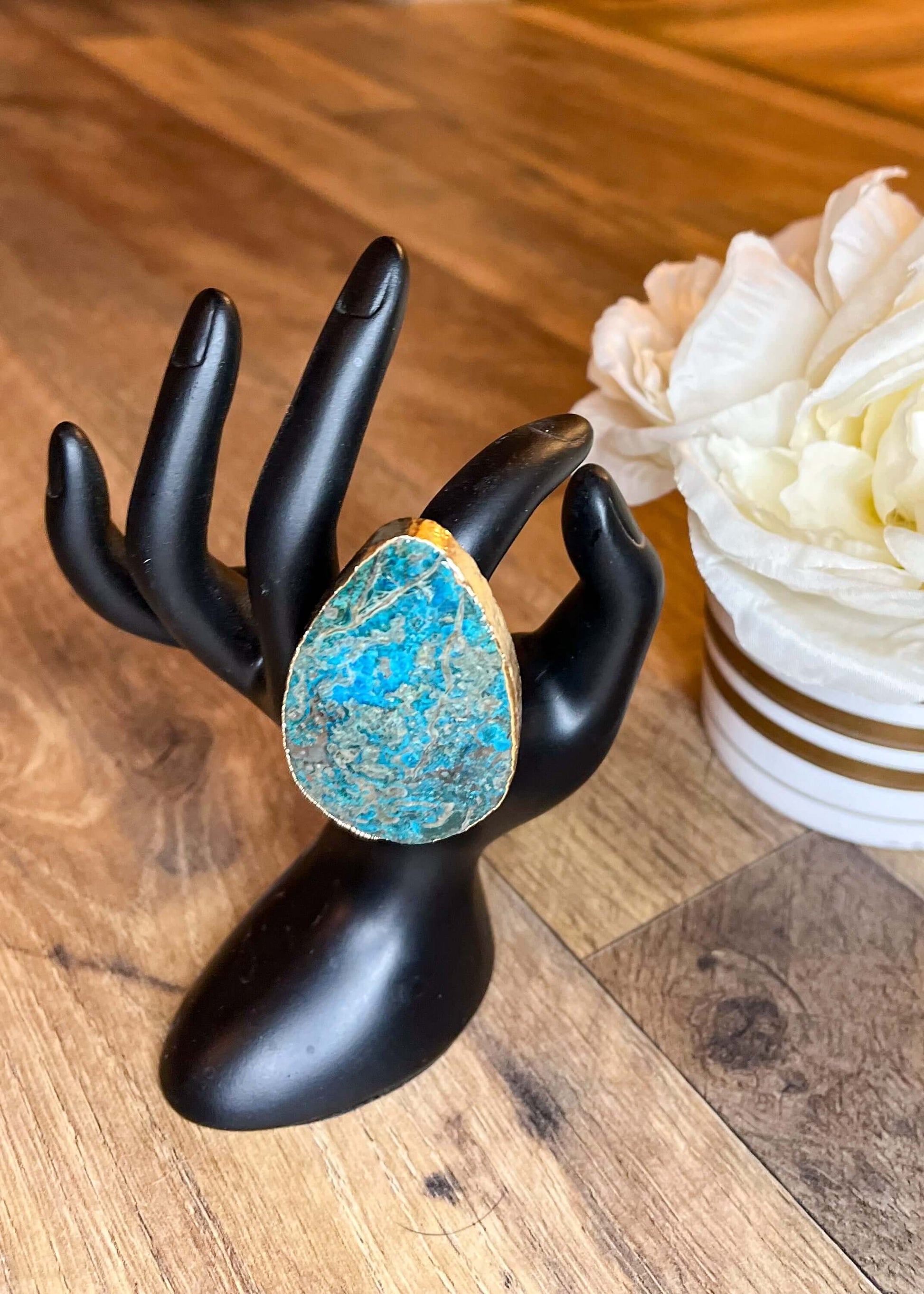 Stunning turquoise stone set in an elegant gold band